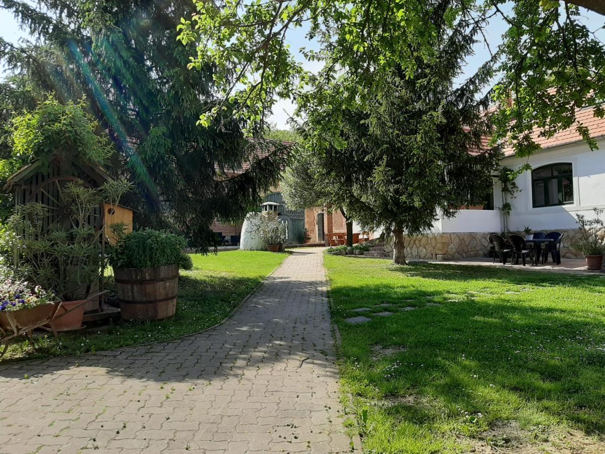 Natura Panzio&Apartmanhaz Orfű Eksteriør bilde